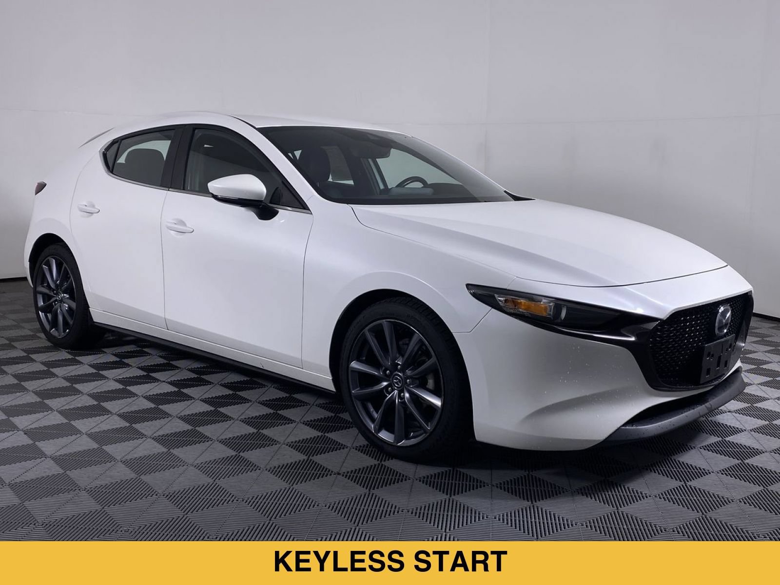 Used 2019 MAZDA MAZDA3 Hatchback w/ Preferred Package FWD image 19