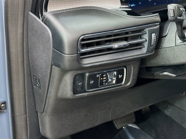 Used 2023 Lincoln Corsair Reserve image 10