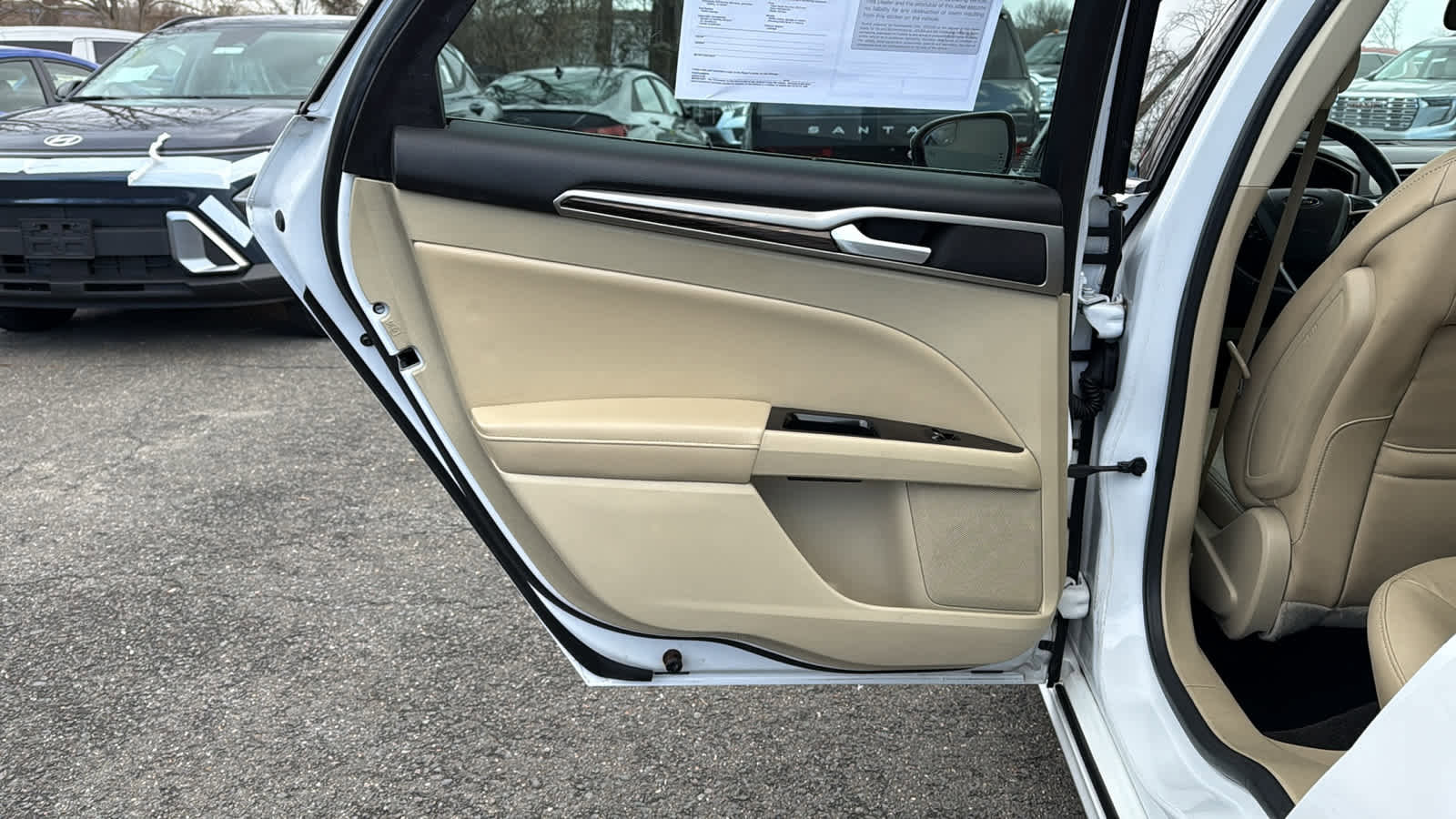 Used 2015 Ford Fusion SE w/ Equipment Group 202A image 24