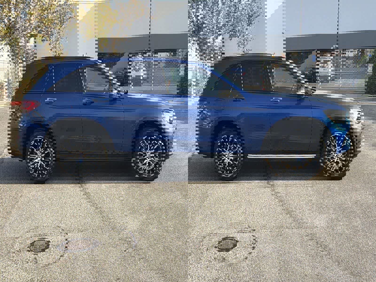 Used 2022 Mercedes-Benz GLC 300 image 3