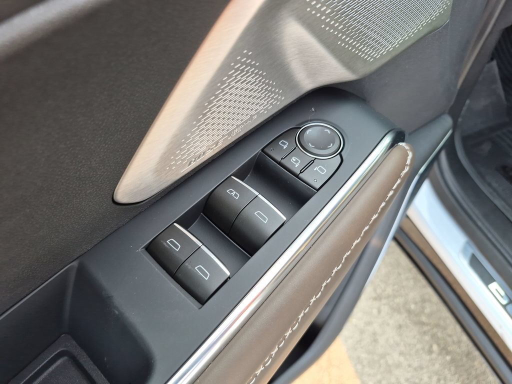 New 2027 GMC Acadia Denali Ultimate w/ LPO, Floor Liner Package FWD image 19