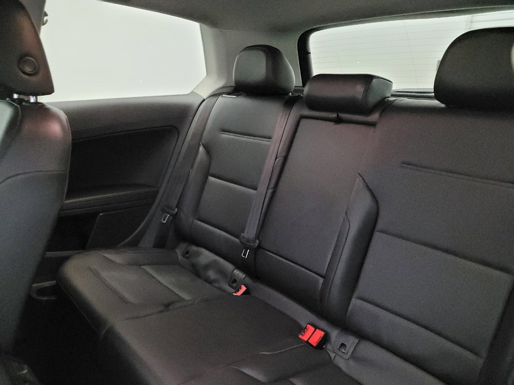 Used 2015 Volkswagen Golf S image 18