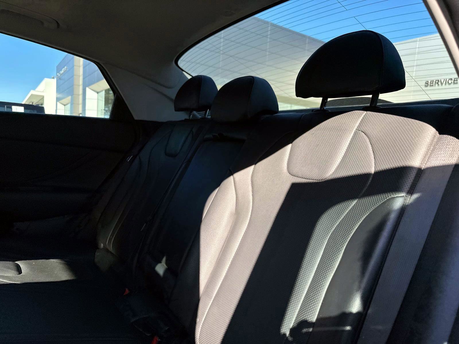 Used 2023 Hyundai Elantra Limited w/ Preferred Accessory Package image 13