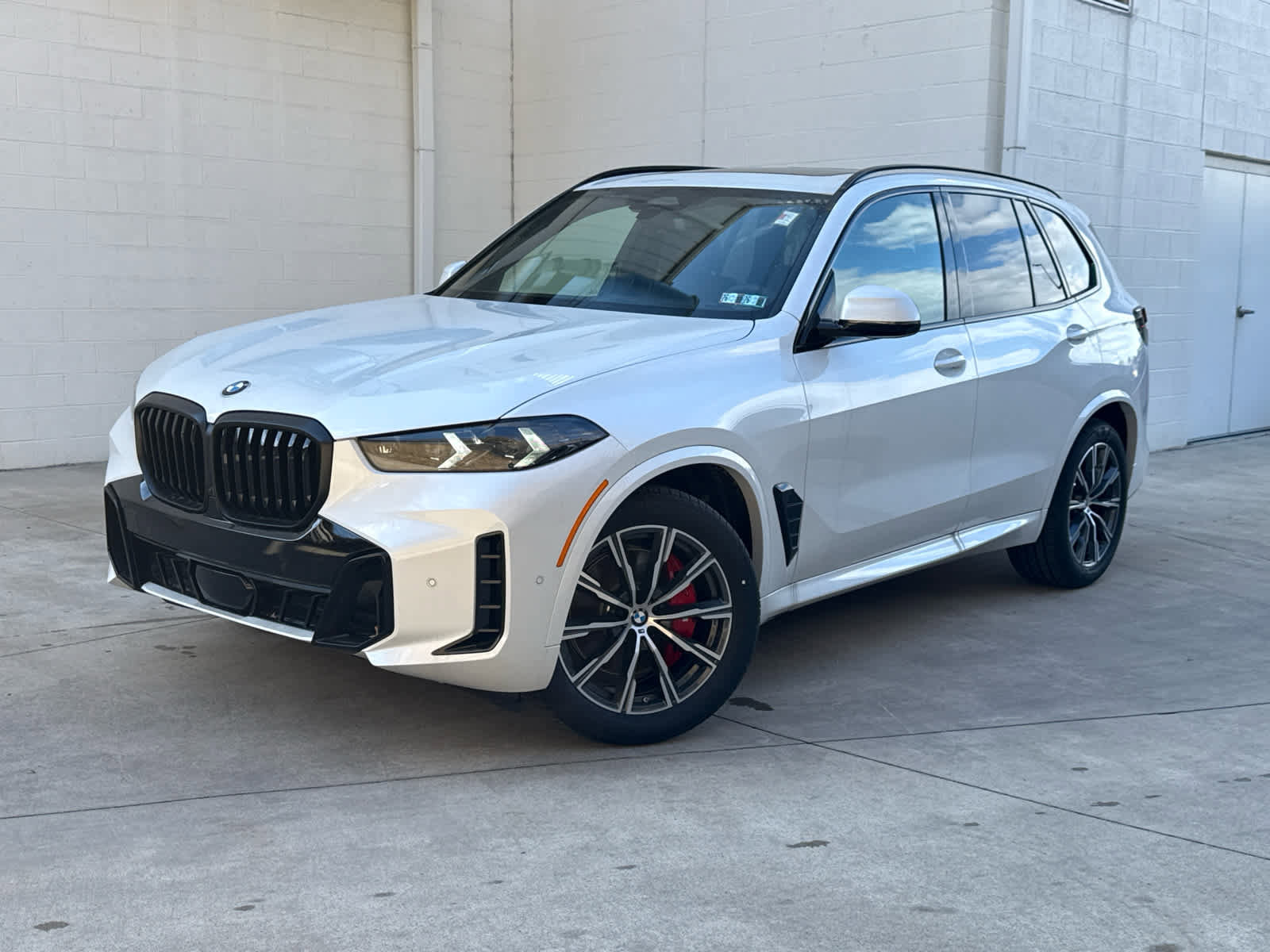 New 2026 BMW X5 xDrive40i w/ M Sport Package AWD/4WD image 1