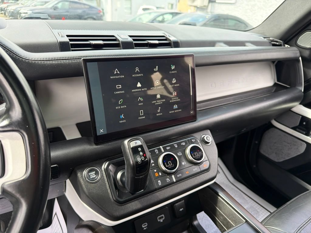Used 2023 Land Rover Defender 130 SE AWD/4WD image 39