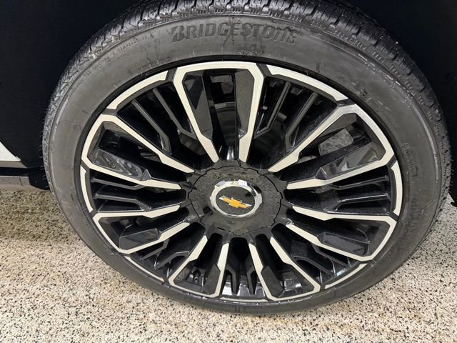 New 2026 Chevrolet Suburban High Country image 8