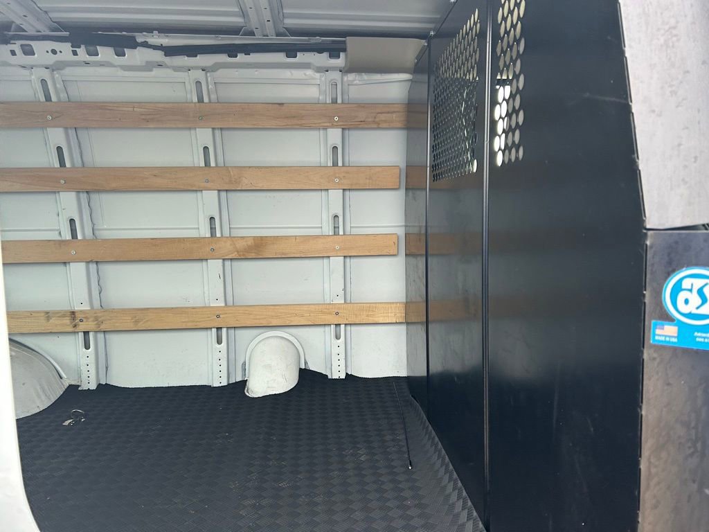 Used 2024 GMC Savana 2500 w/ Driver Convenience Package RWD image 4