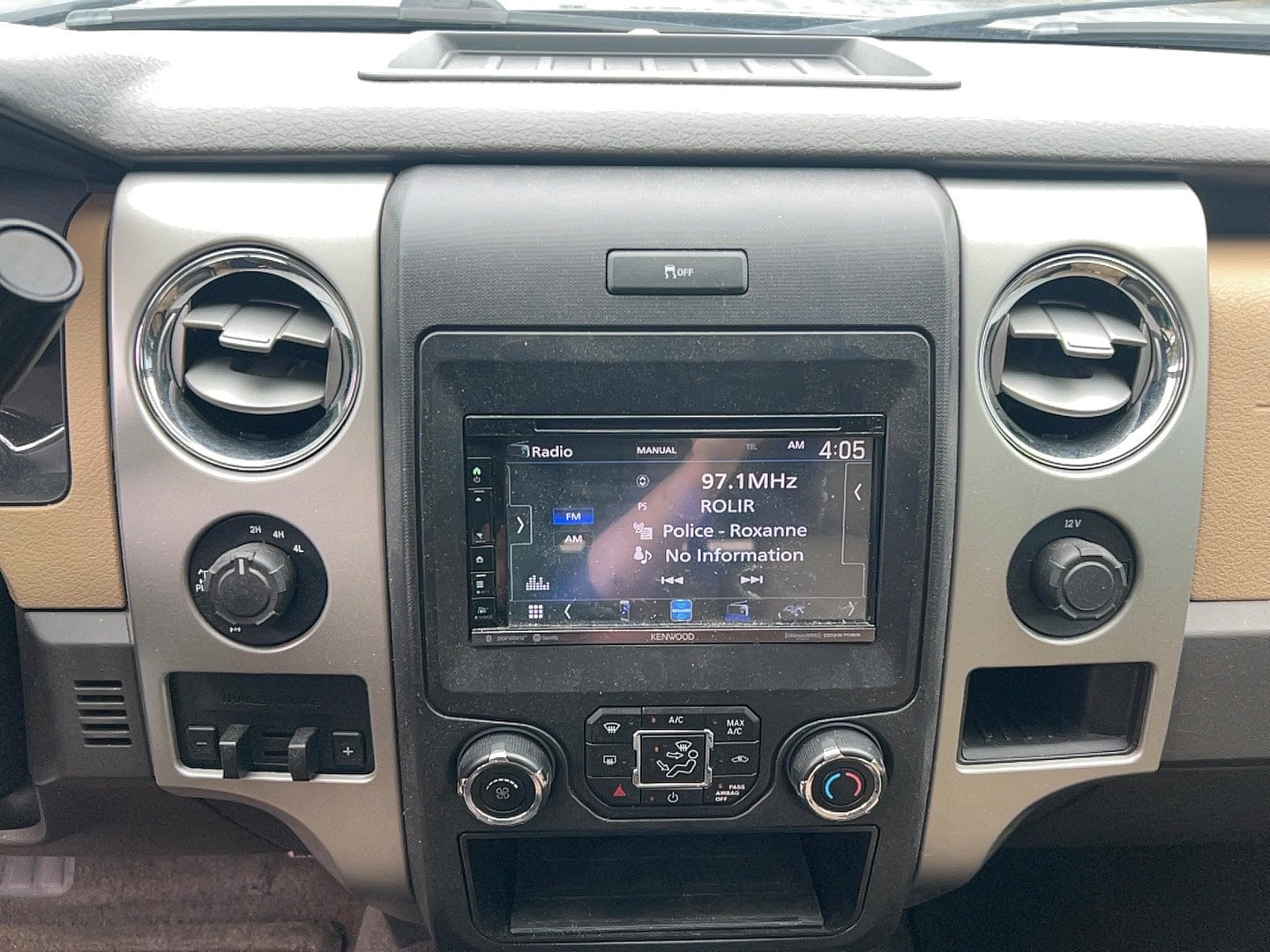 Used 2014 Ford F150 XLT w/ Equipment Group 302A Luxury AWD/4WD image 17
