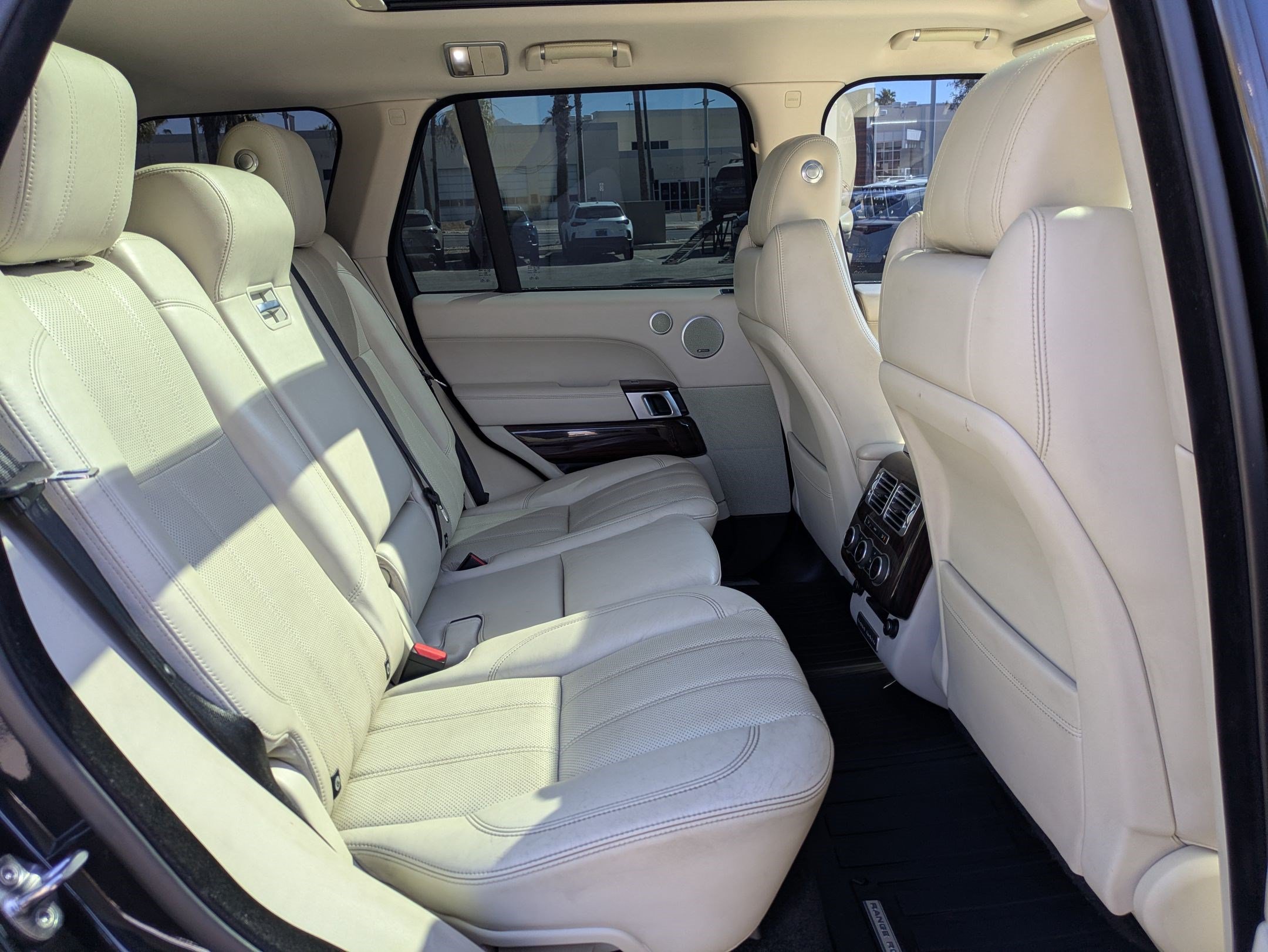 Used 2015 Land Rover Range Rover HSE AWD/4WD image 29