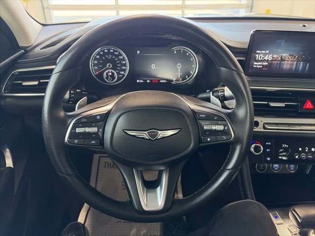 Used 2025 Genesis G70 2.5T image 17