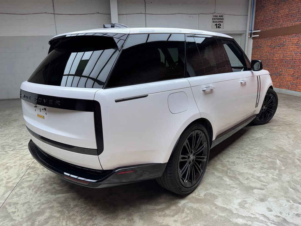 Used 2024 Land Rover Range Rover SE AWD/4WD image 5