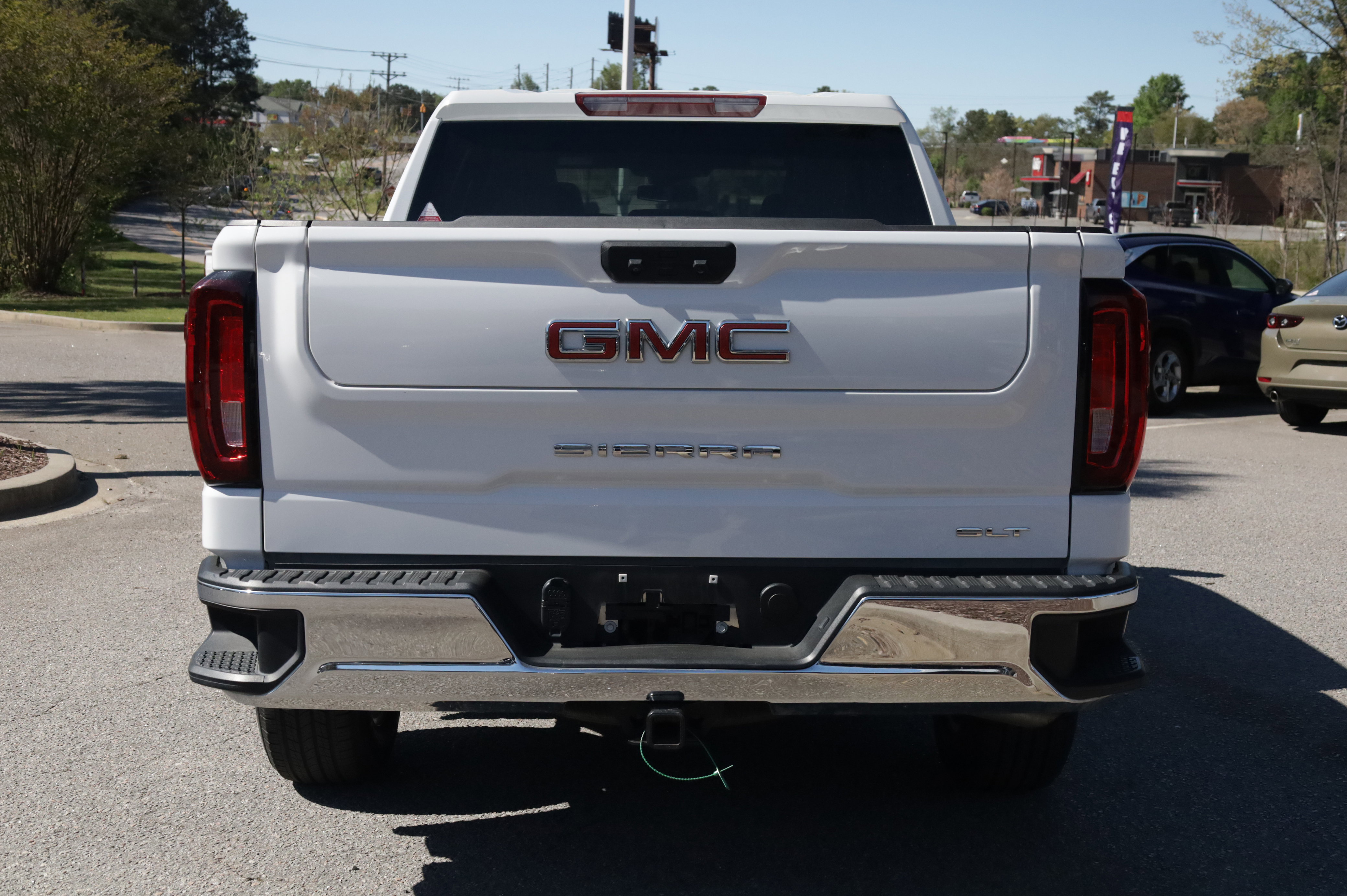 Used 2025 GMC Sierra 1500 SLT image 4