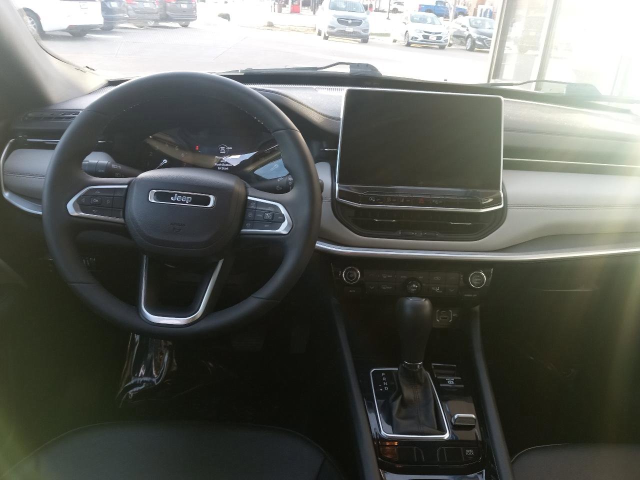 Used 2024 Jeep Compass Limited image 4