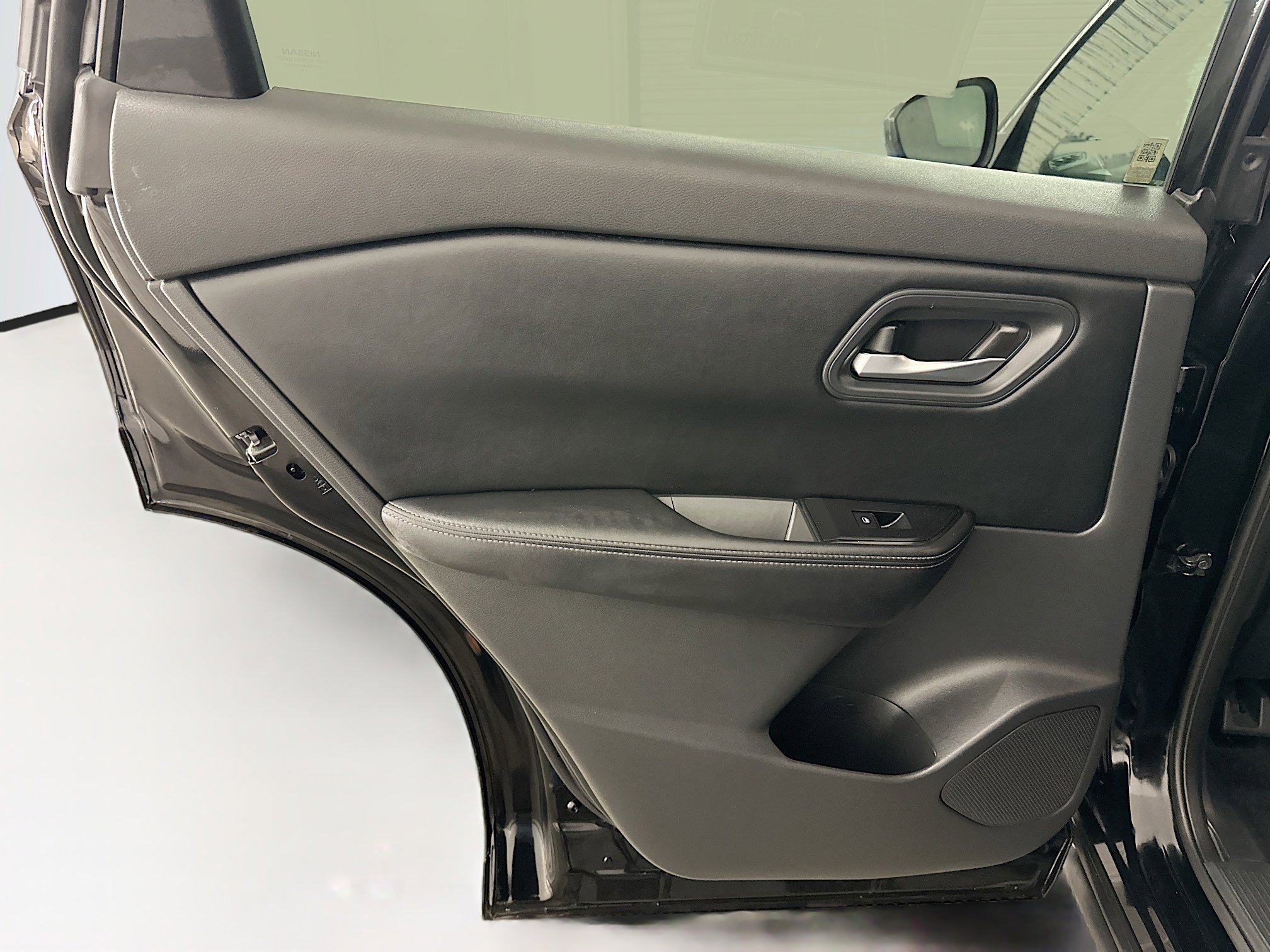 Used 2025 Nissan Rogue SV image 26
