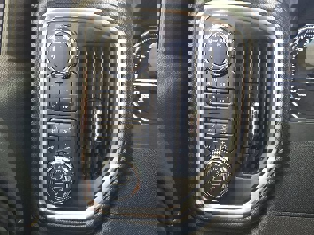 Used 2022 GMC Sierra 1500 AT4 image 27