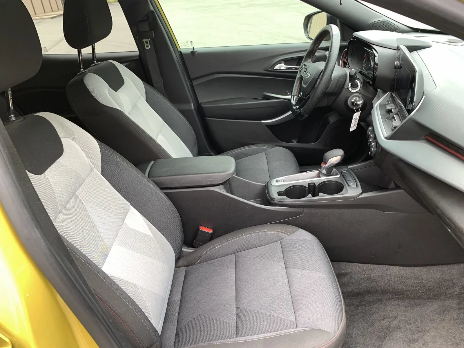 Used 2025 Chevrolet Trax RS w/ Driver Confidence Package FWD image 28