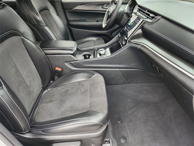 Used 2024 Jeep Grand Cherokee Altitude image 14