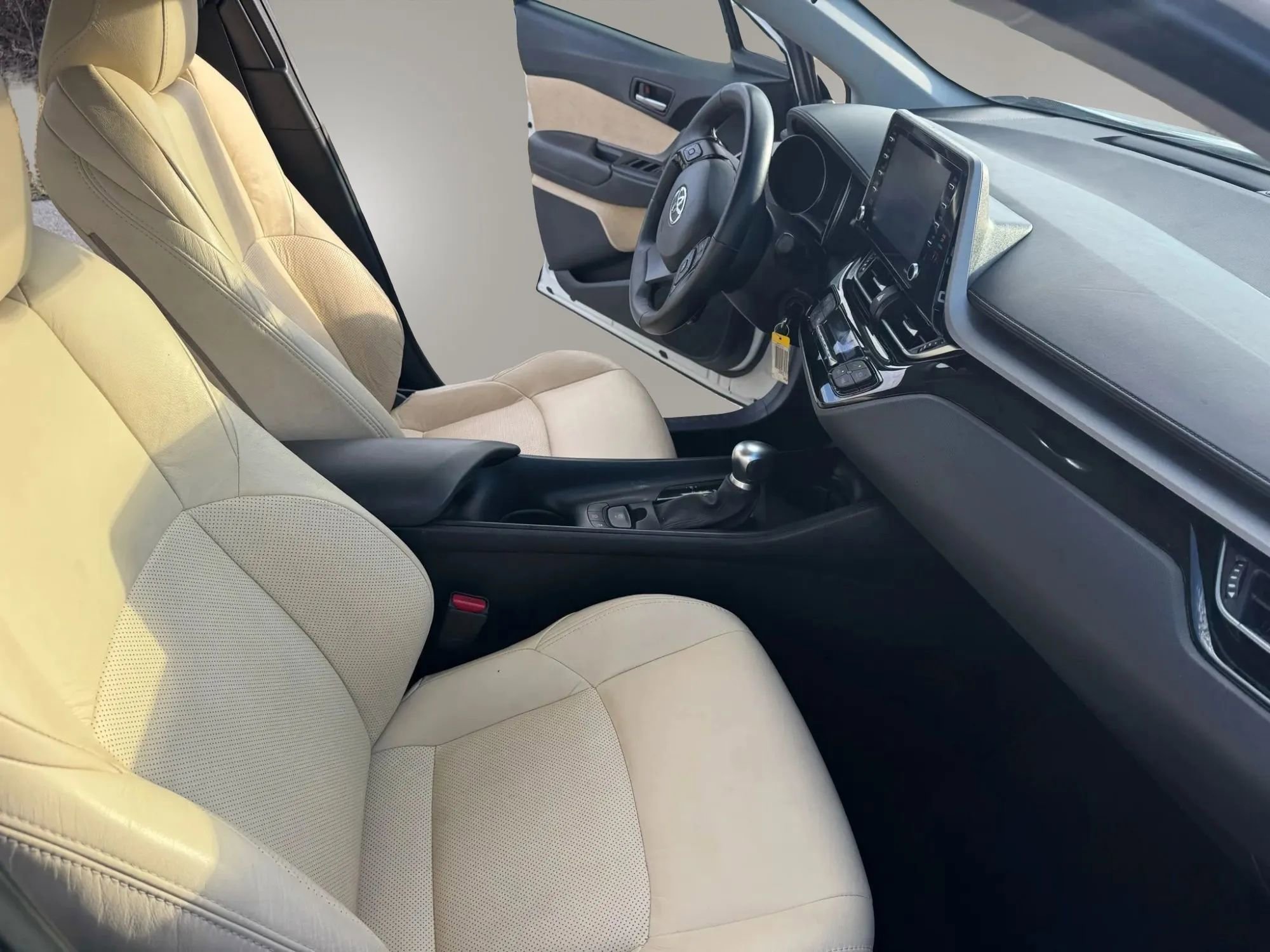 Used 2020 Toyota C-HR LE image 10