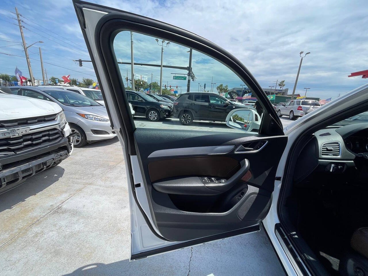 Used 2018 Audi Q3 2.0T Premium Plus AWD/4WD image 16