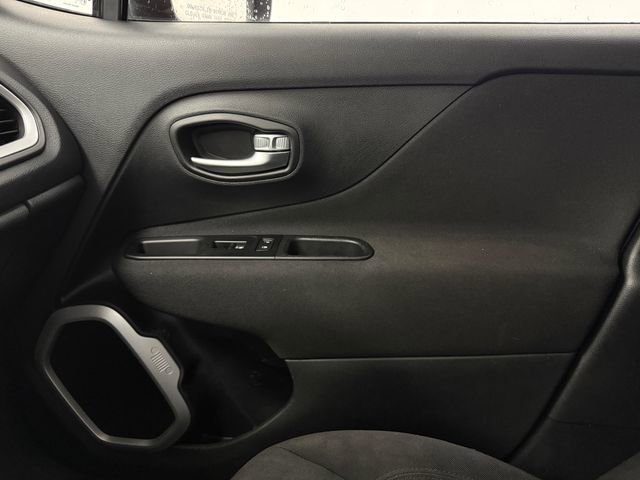 Used 2020 Jeep Renegade Latitude FWD image 25