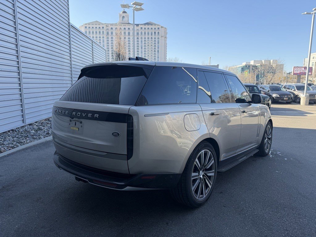 Certified 2023 Land Rover Range Rover SE image 9