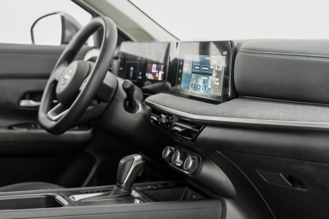 Used 2025 Nissan Kicks SV image 23