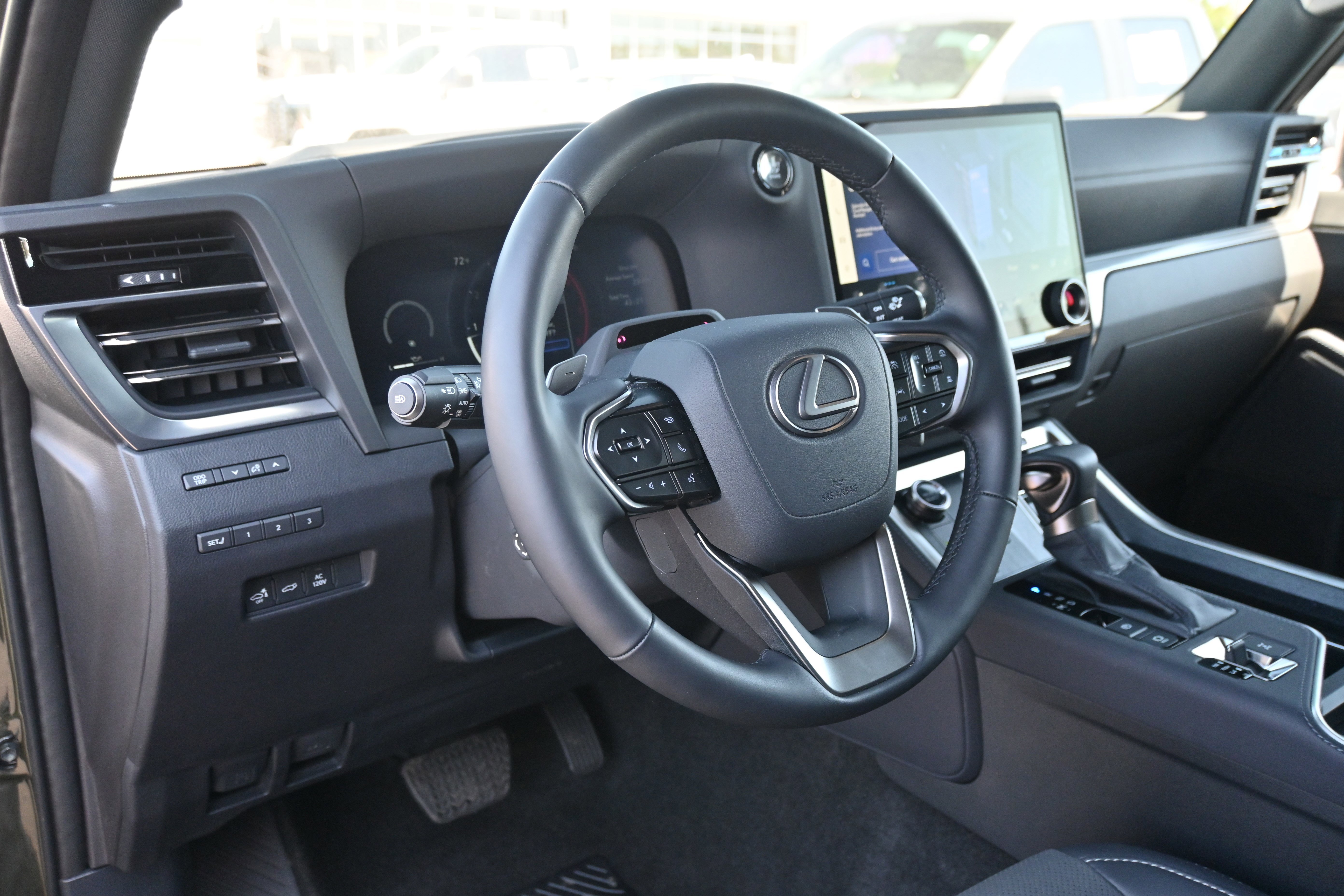 Used 2025 Lexus GX 550 w/ Accessory Package (Z1) image 3