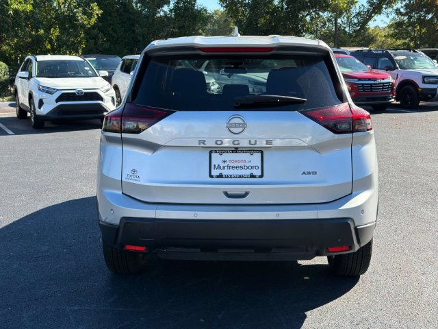 Used 2025 Nissan Rogue SV AWD/4WD image 5