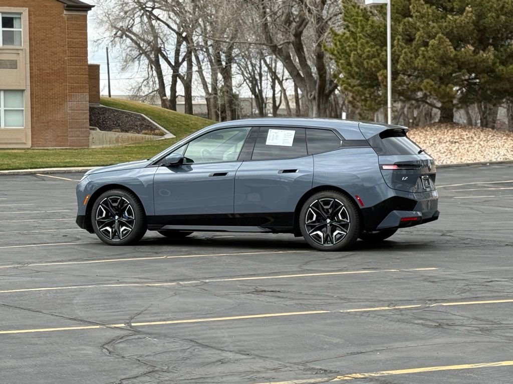 Used 2025 BMW iX xDrive50 w/ Premium Package image 7