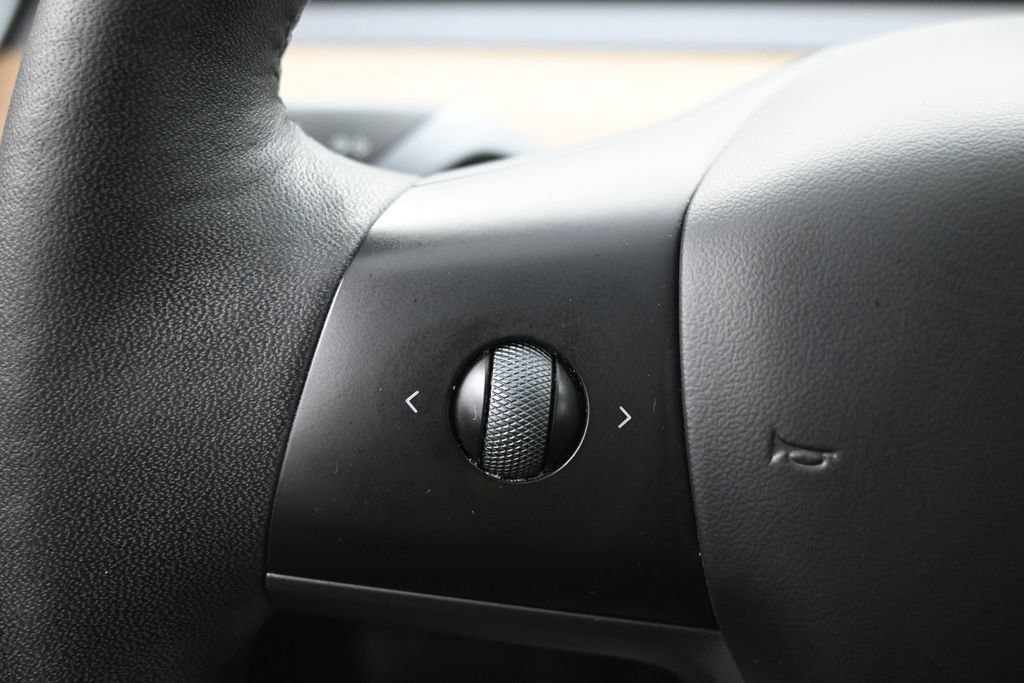 Used 2023 Tesla Model 3 Standard Range RWD image 19