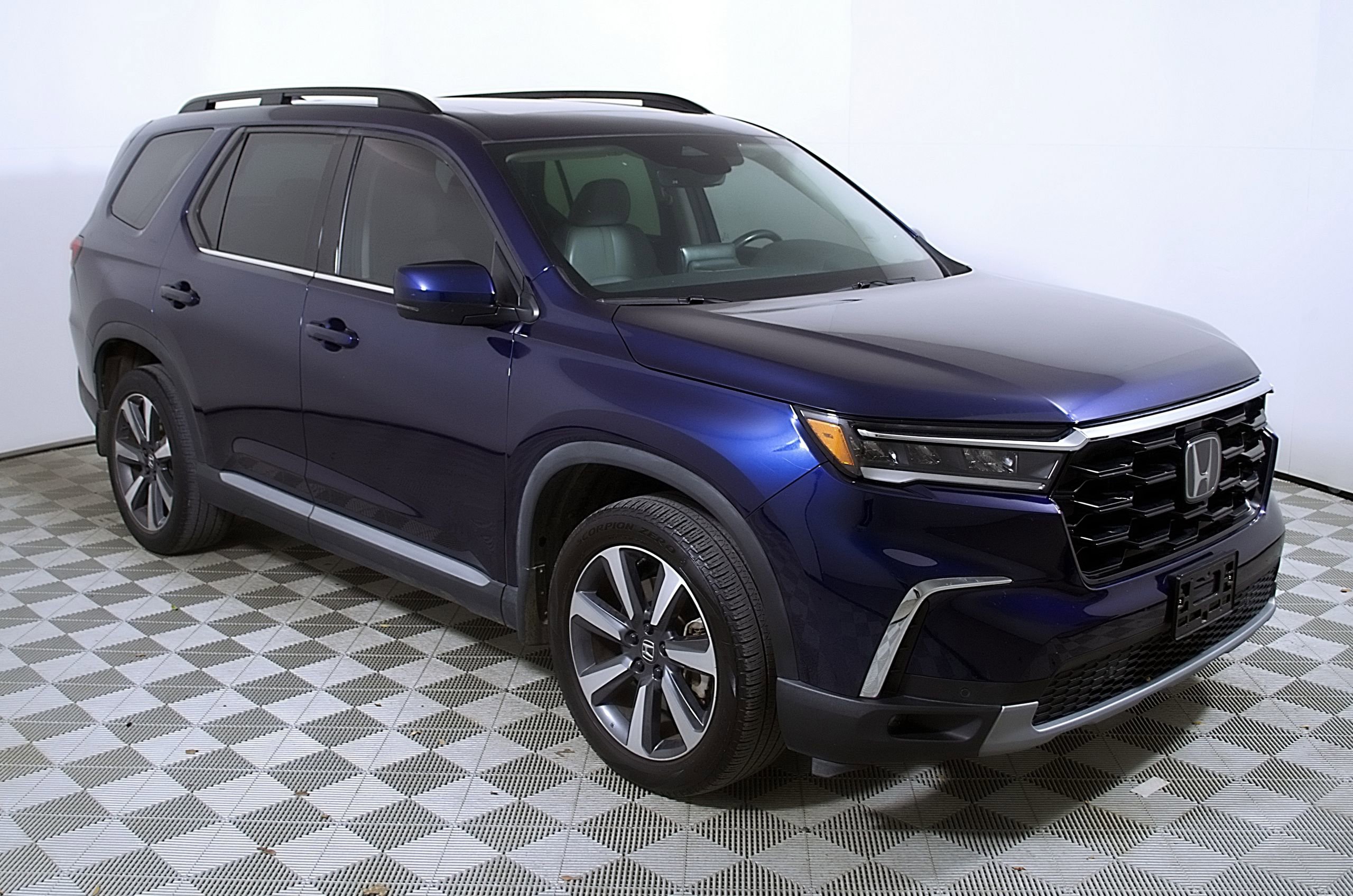 Used 2023 Honda Pilot Touring image 6
