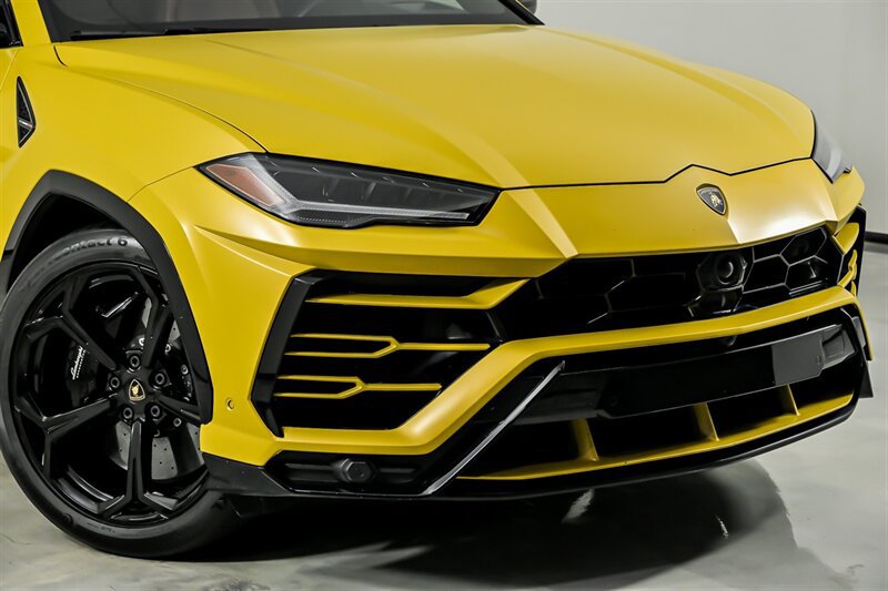 Used 2019 Lamborghini Urus AWD/4WD image 2