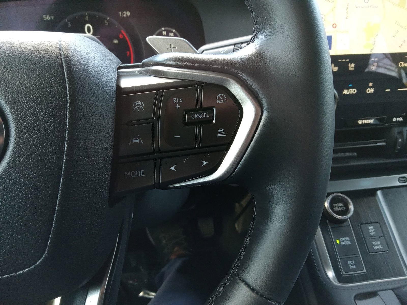 Used 2025 Lexus GX 550 w/ Accessory Package (2T) AWD/4WD image 14