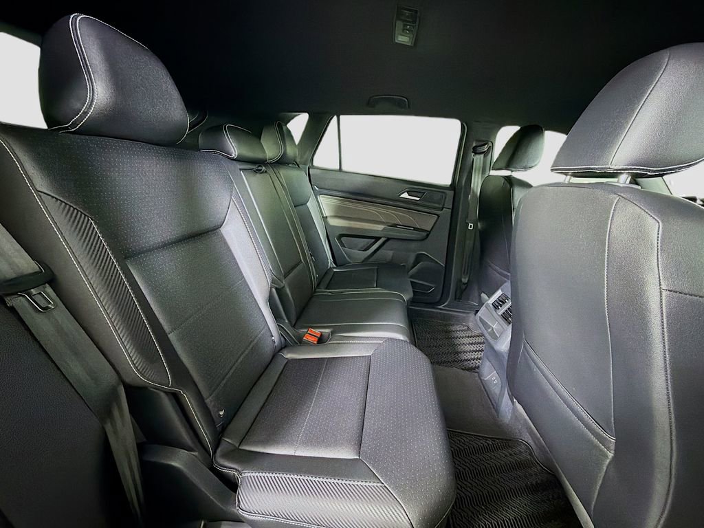 Used 2021 Volkswagen Atlas Cross Sport SE image 30