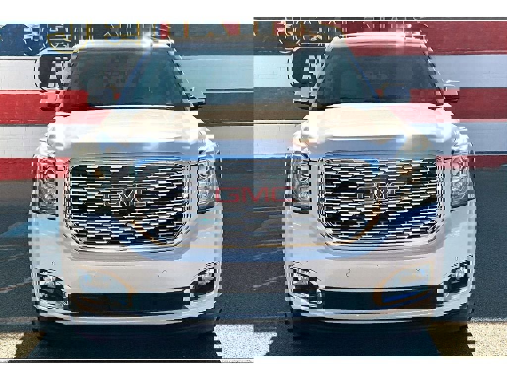 Used 2019 GMC Yukon XL Denali w/ Denali Ultimate Package image 3