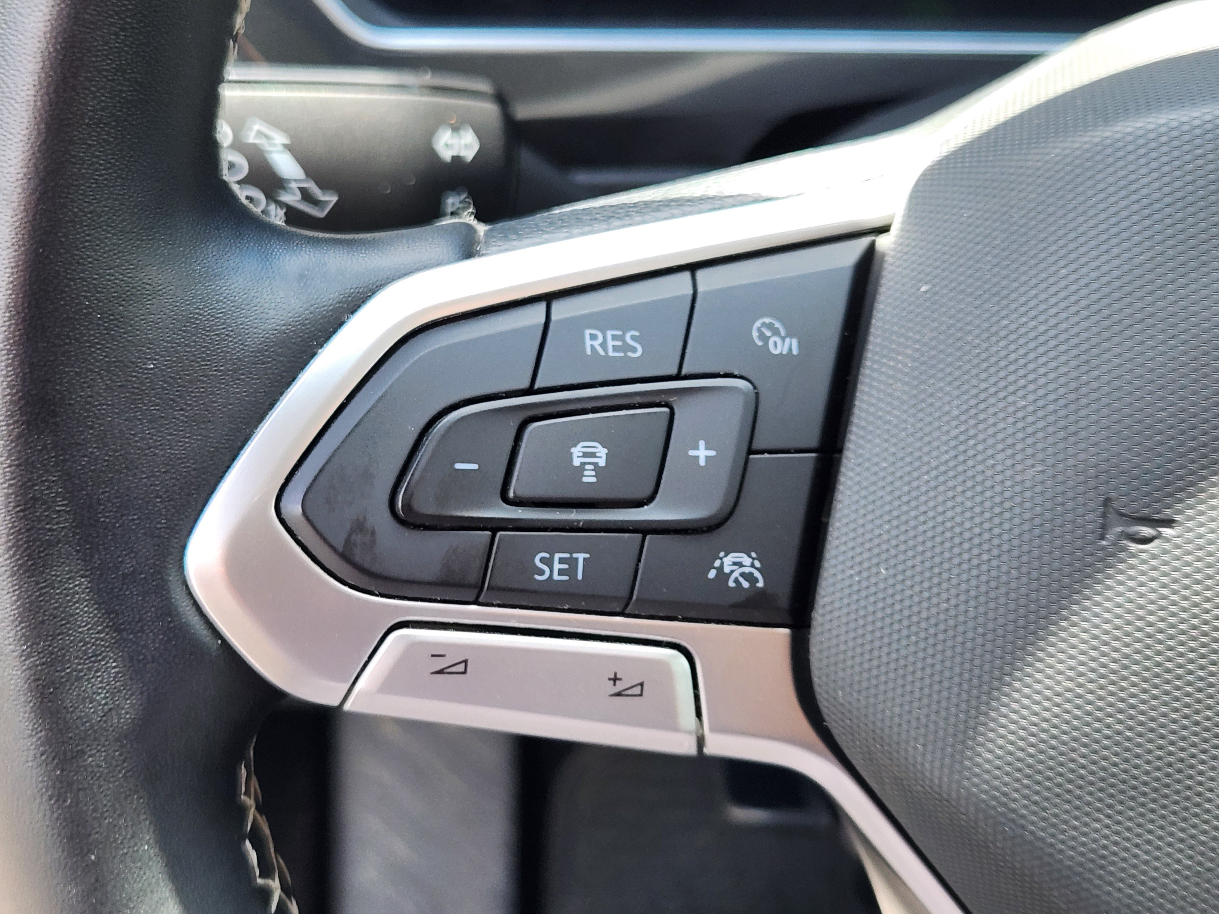 Certified 2022 Volkswagen Tiguan SE AWD/4WD image 23