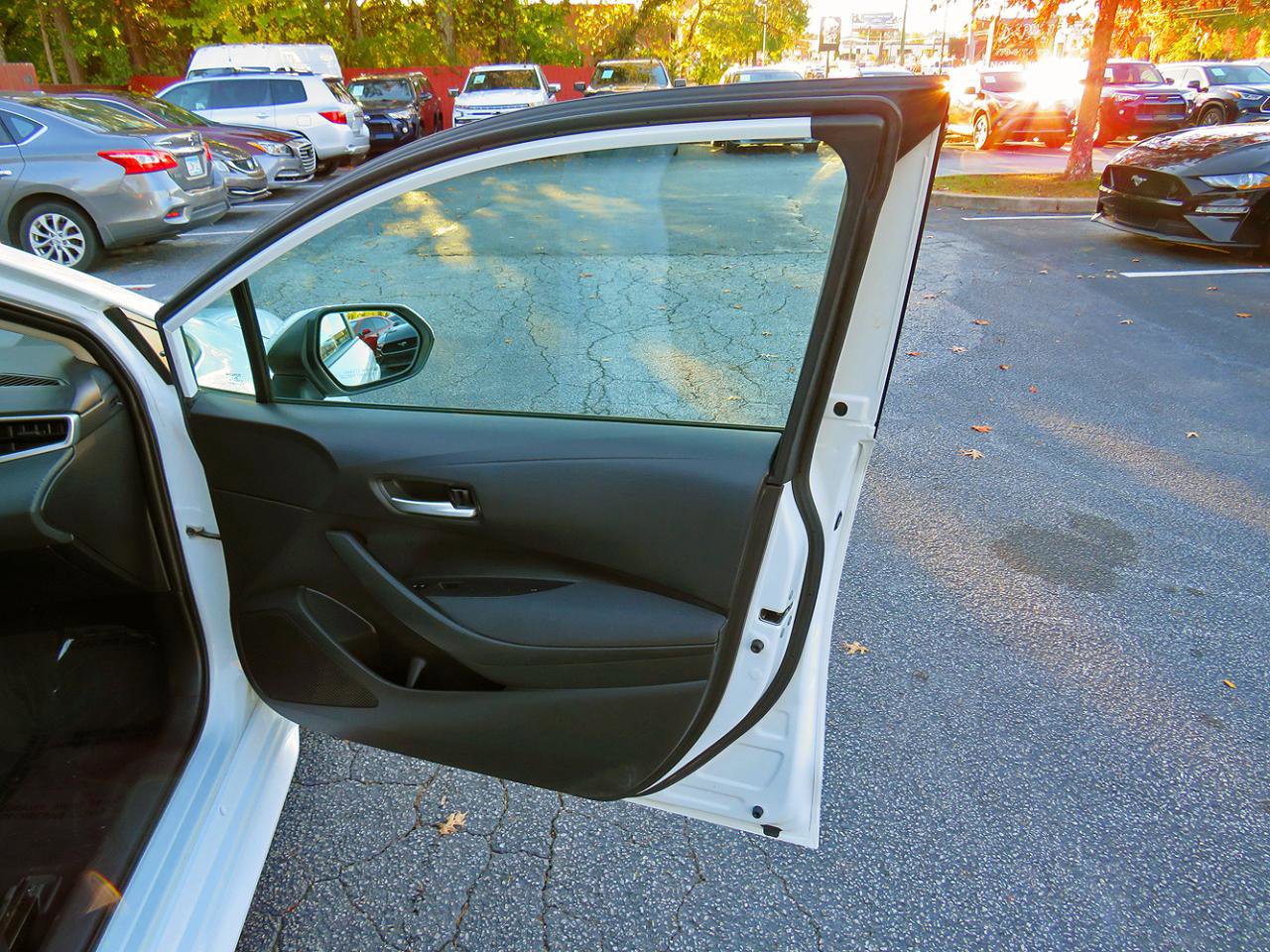 Used 2020 Toyota Corolla LE FWD image 26