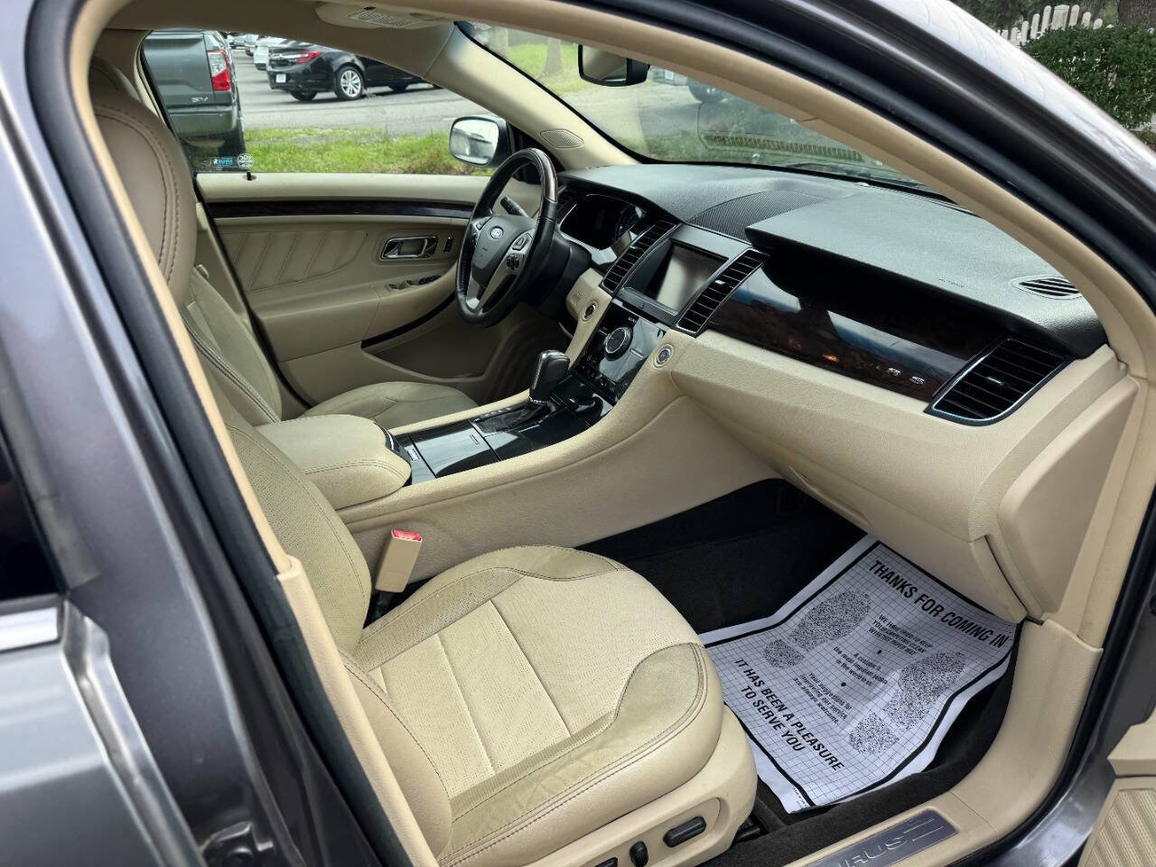 Used 2013 Ford Taurus Limited FWD image 16