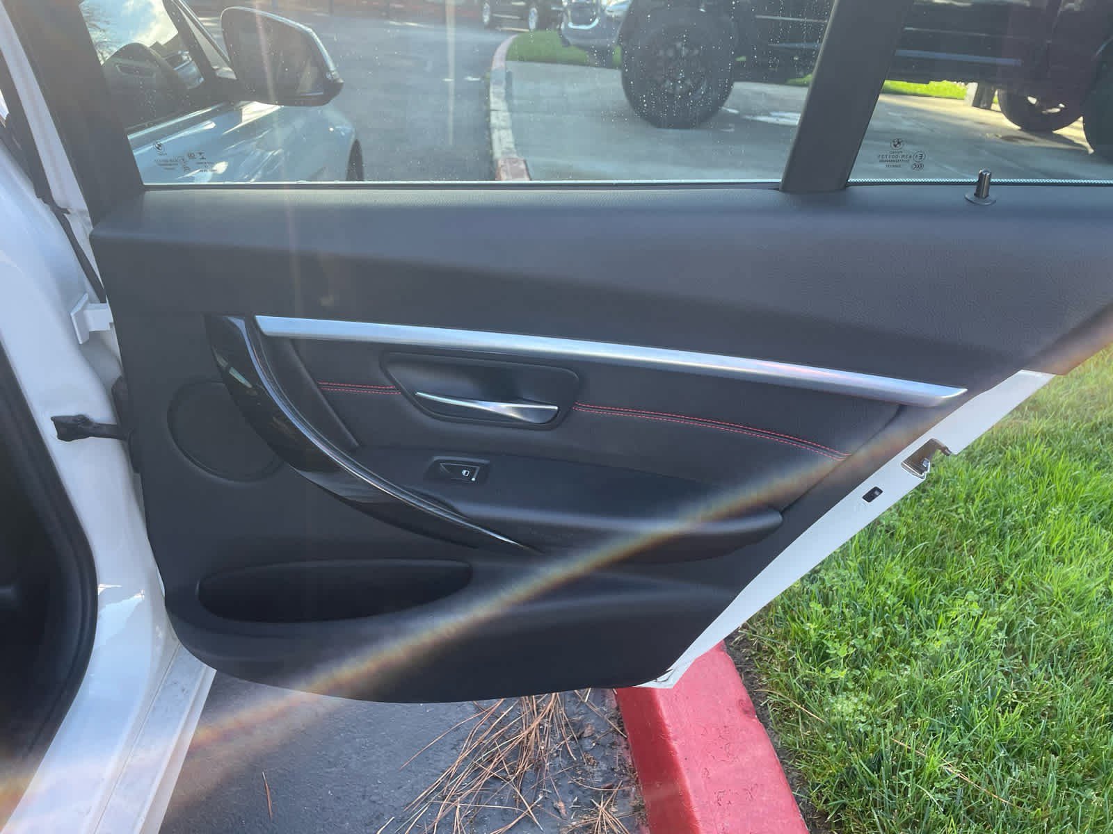 Used 2018 BMW 330i Sedan w/ Convenience Package image 17