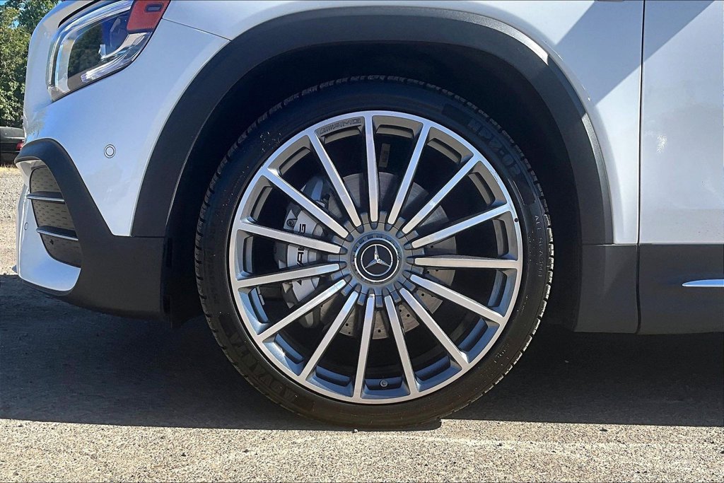 Used 2023 Mercedes-Benz GLB 35 AMG 4MATIC image 12