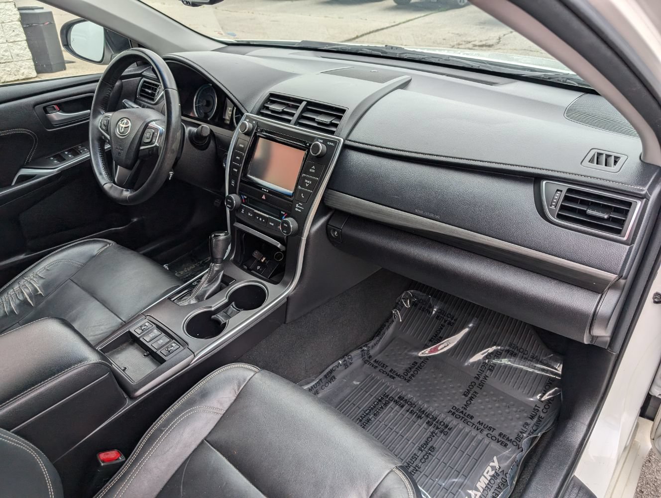 Used 2017 Toyota Camry XLE w/ Moonroof Package FWD image 13