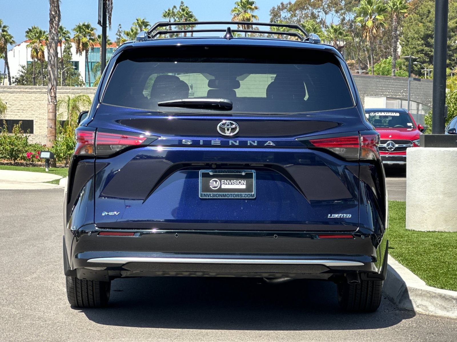 Used 2026 Toyota Sienna Limited FWD image 4