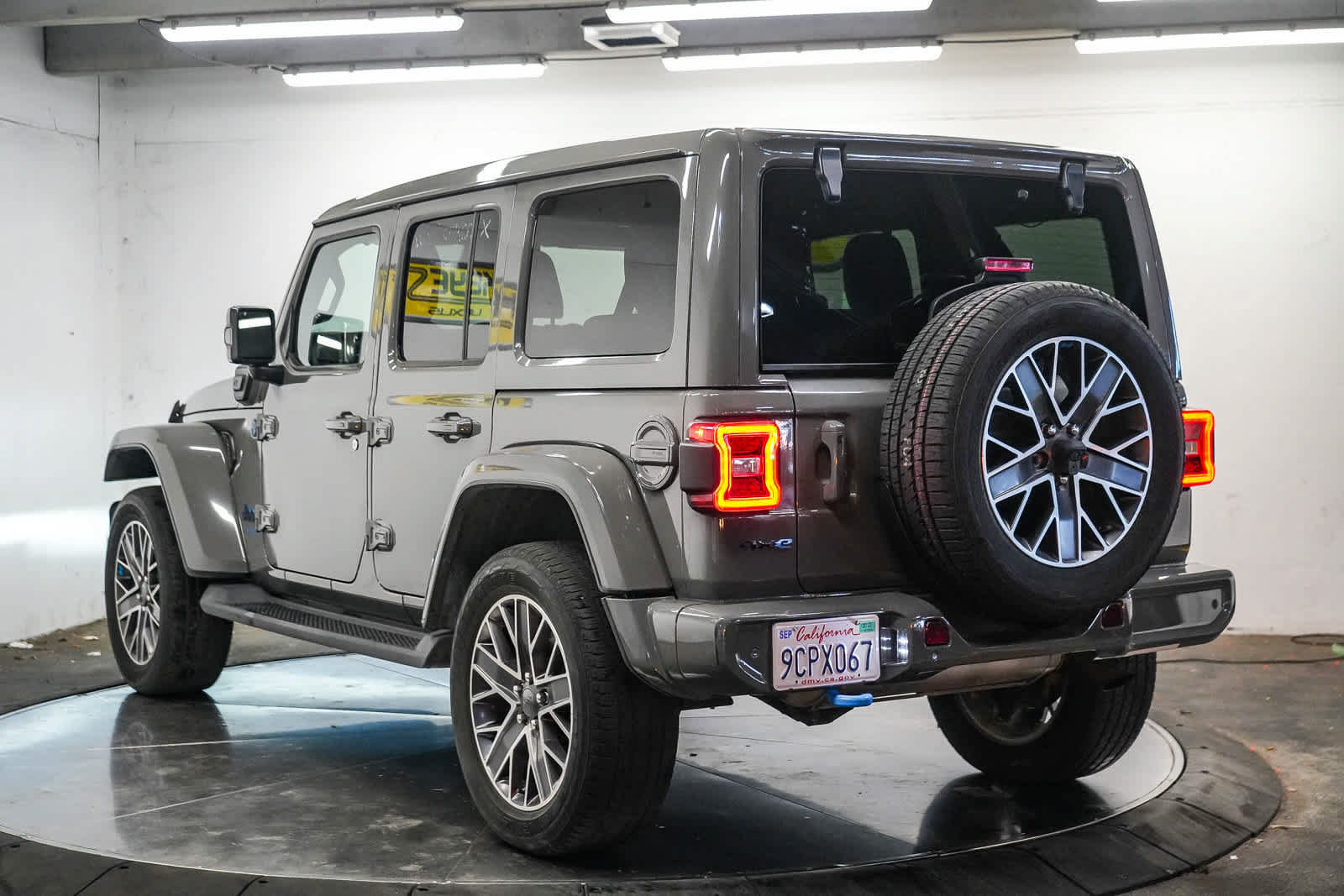 Used 2022 Jeep Wrangler Unlimited Sahara AWD/4WD image 8