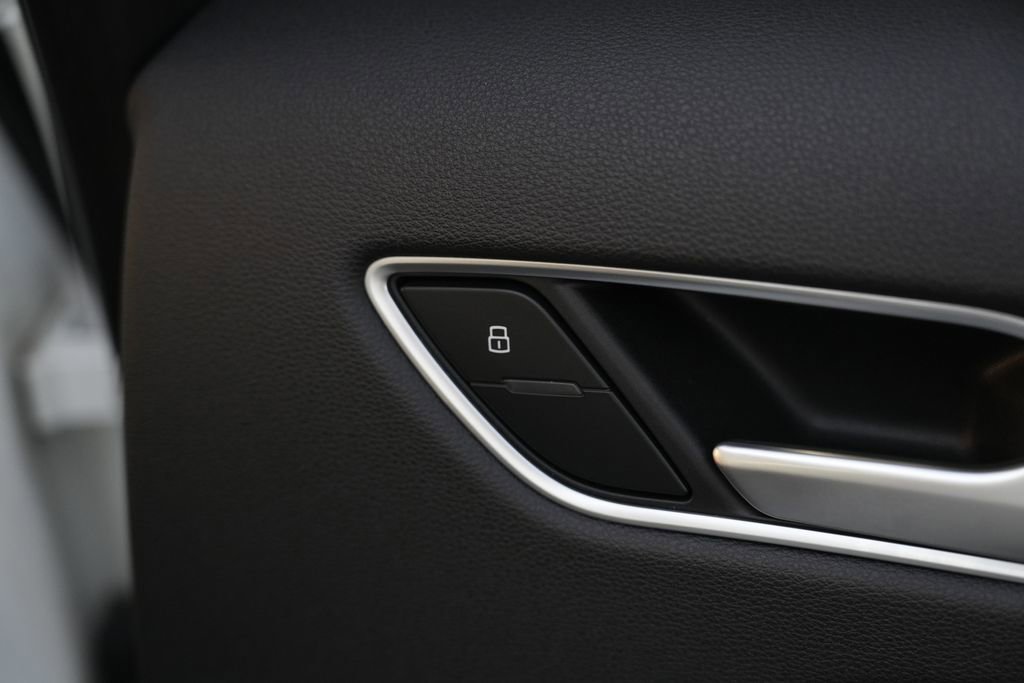 Used 2016 Audi A3 e-tron Premium Plus image 39