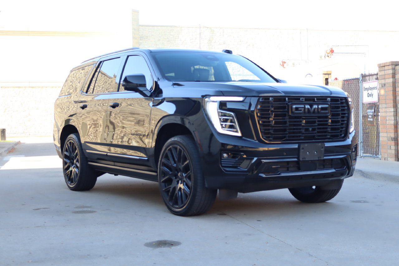 Used 2025 GMC Yukon Denali Ultimate AWD/4WD image 2