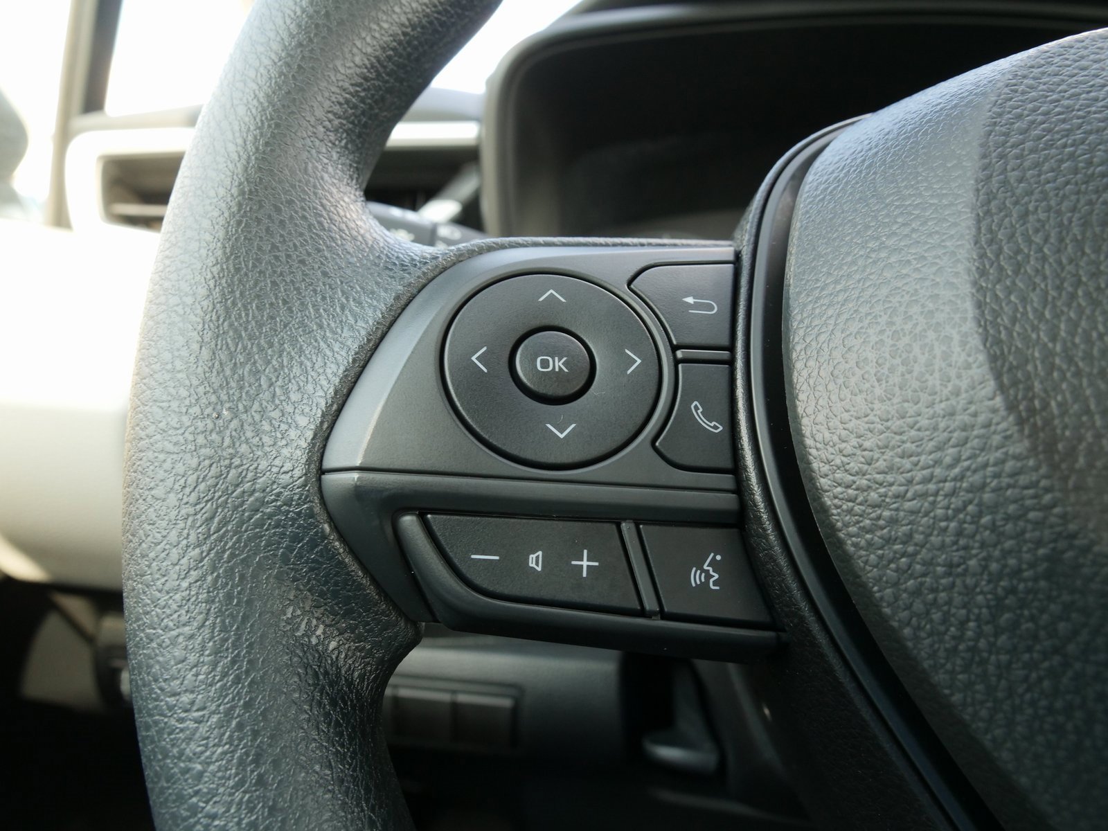 Used 2025 Toyota Corolla LE image 21