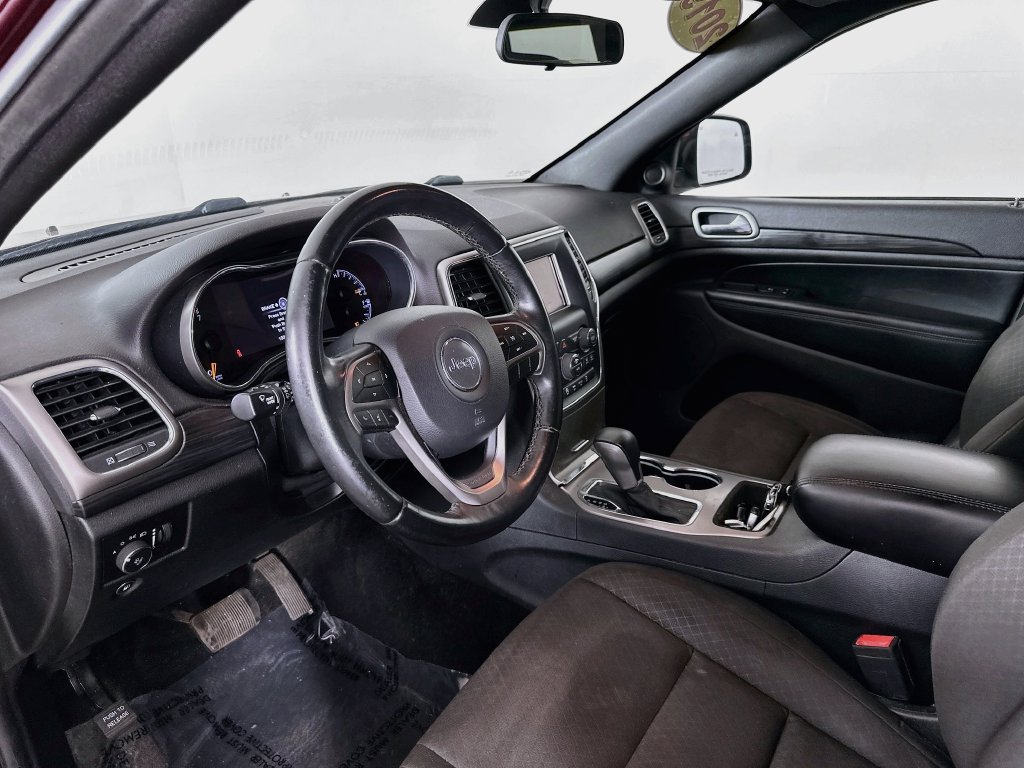 Used 2019 Jeep Grand Cherokee Laredo AWD/4WD image 14