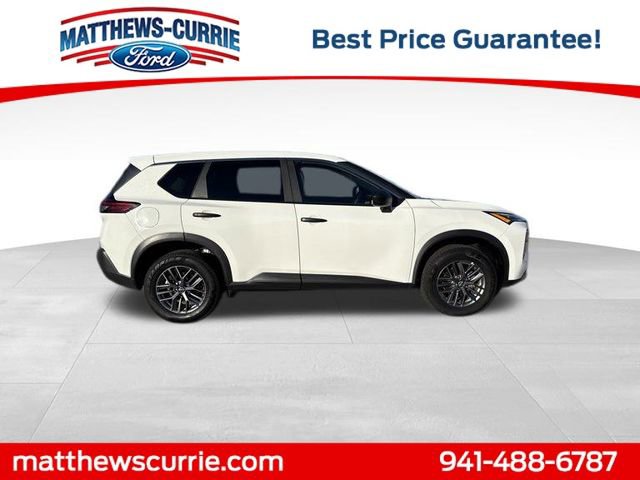 Used 2023 Nissan Rogue S image 3