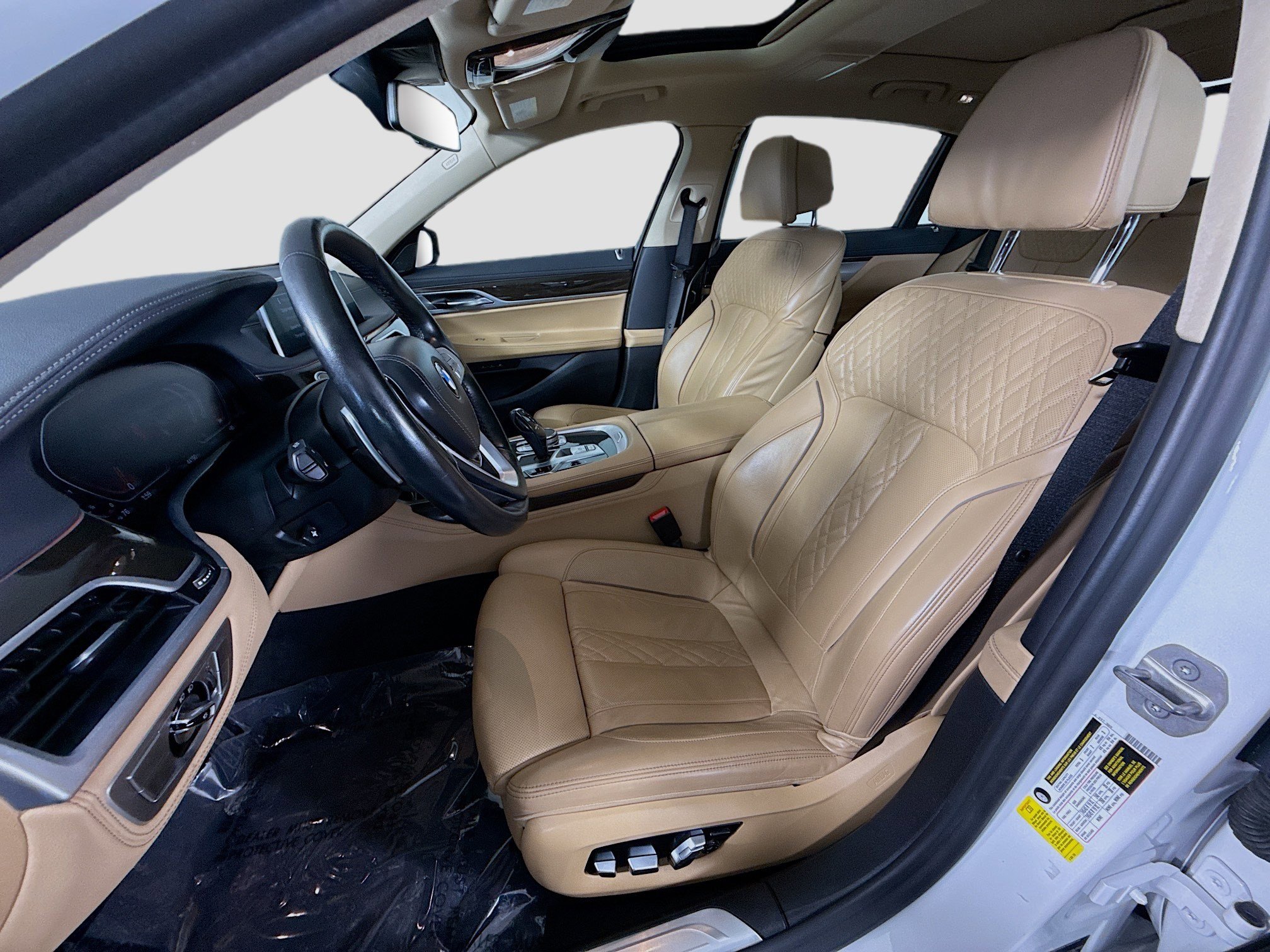 Used 2022 BMW 740i image 22