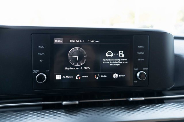 Used 2024 Kia Carnival LX image 22